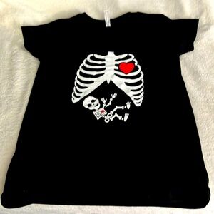 Maternity Halloween Skeleton Announcement Tshirt Top with Hearts ❤️